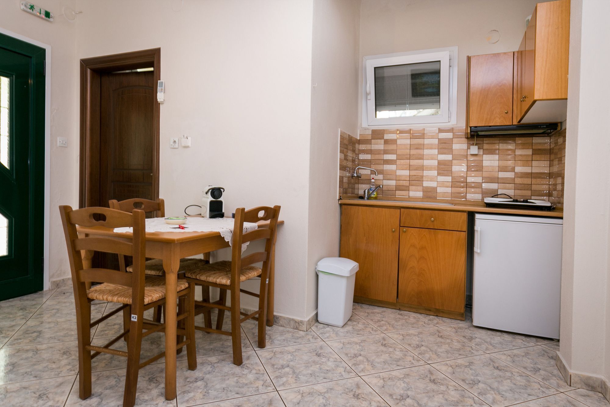 Petra Mare Apartment Thimonia ภายนอก รูปภาพ